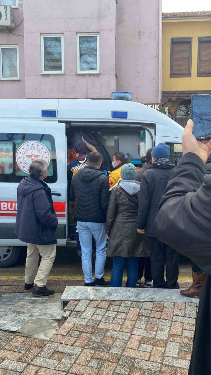 Açlık grevindeki doktor fenalaştı