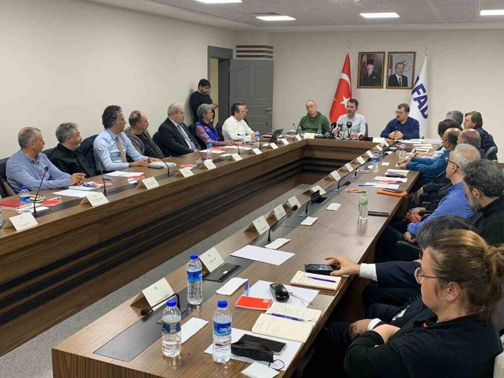 Bakan Kurum: 10 binadan biri ya yıkılacak, ya yıkık ya da oturulamaz durumda