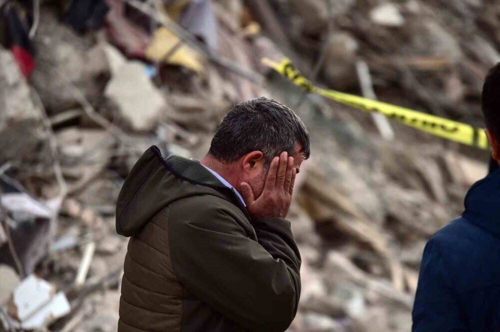 Deprem bölgesinde talihsiz olay: İzlerken öldü