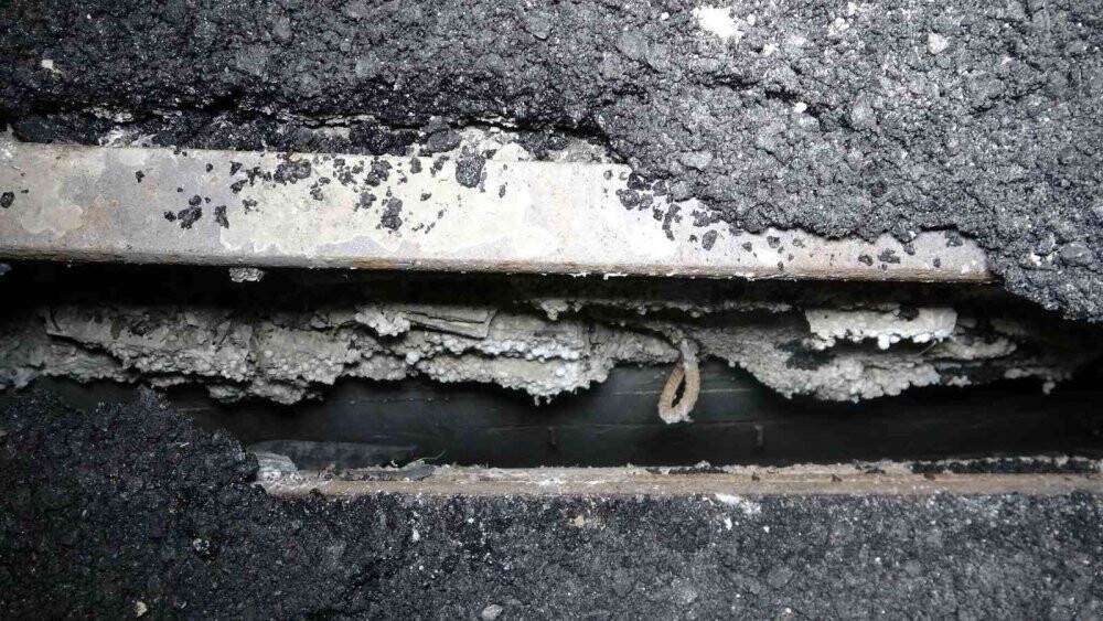 Deprem sonrası köprü çökerek yoldan ayrıldı