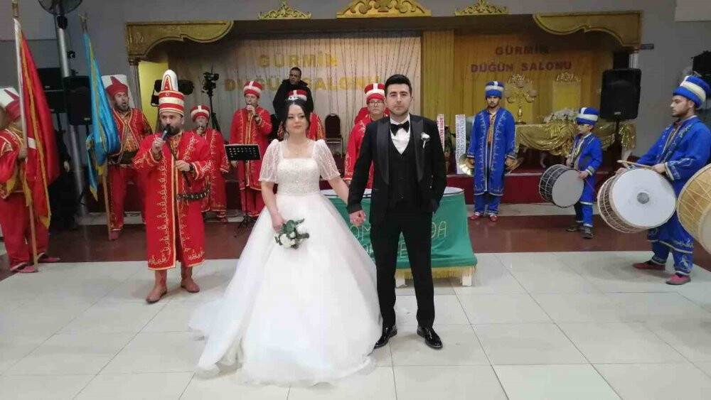 Düğünde takılmıştı depremzedelere bağışladılar