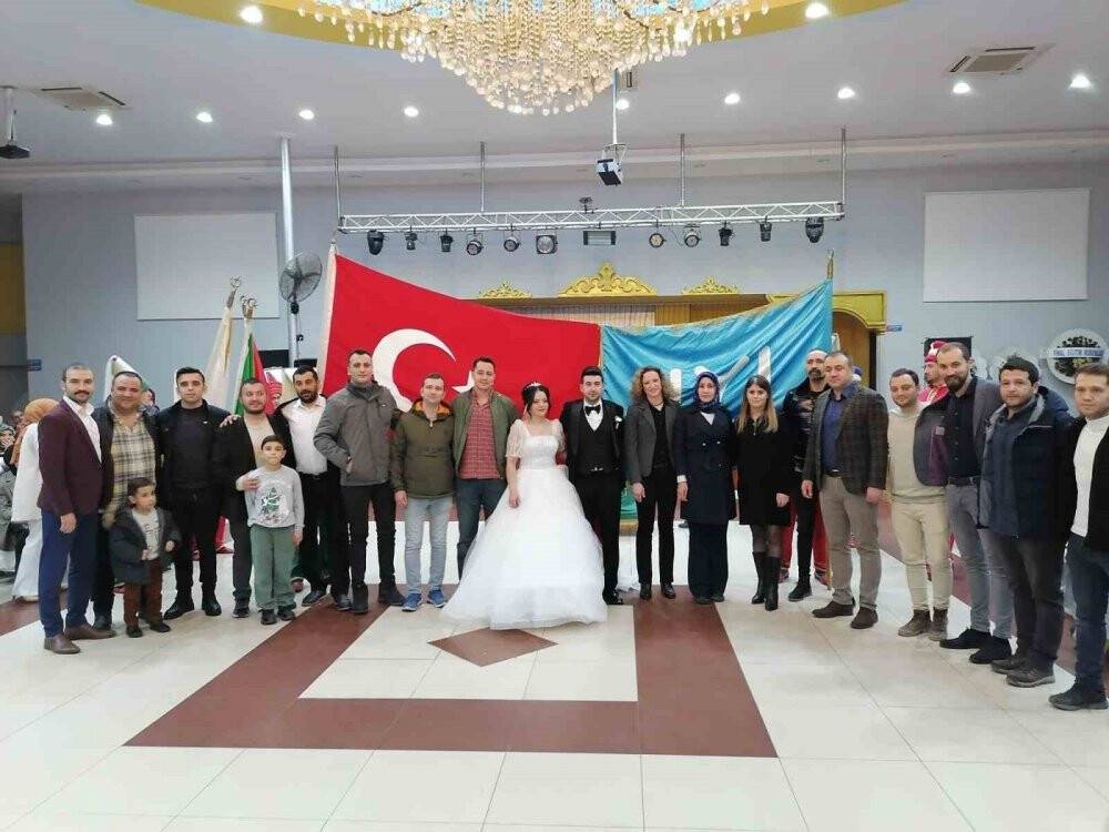 Düğünde takılmıştı depremzedelere bağışladılar