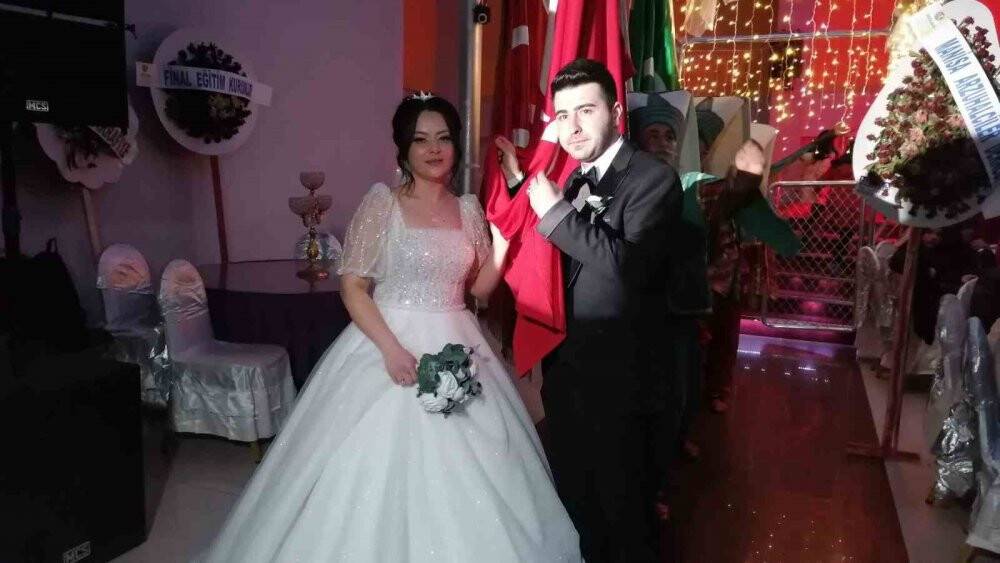 Düğünde takılmıştı depremzedelere bağışladılar