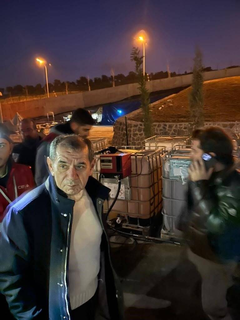 Galatasaray Başkanı Özbek afet bölgelerini ziyaret etti