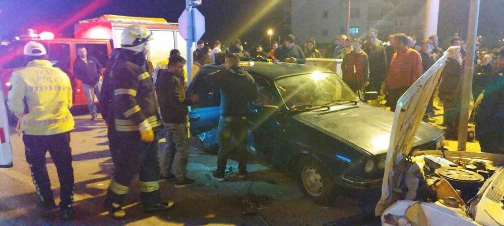 İki otomobilin çarpıştığı kazada 10 kişi yaralandı