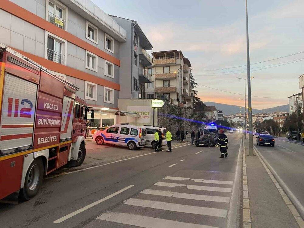 Köpeğe çarpmamak için manevra yapınca kaza yaptı