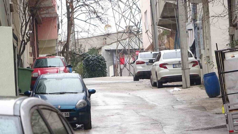 Sokağın girişi var çıkışı yok giren geri çıkıyor