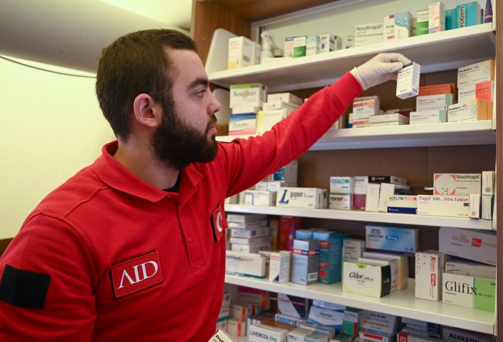 aa-20230221-30369898-30369891-gonullu-doktor-ve-hemsireler-kirikhanli-depremzedelere-birinci-basamak-saglik-hizmeti-veriyor.jpg