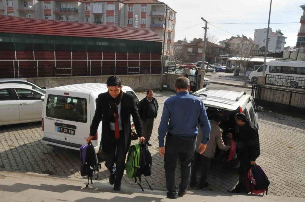 Akşehir Belediyesi'nden depremzedelere kırtasiye yardımı