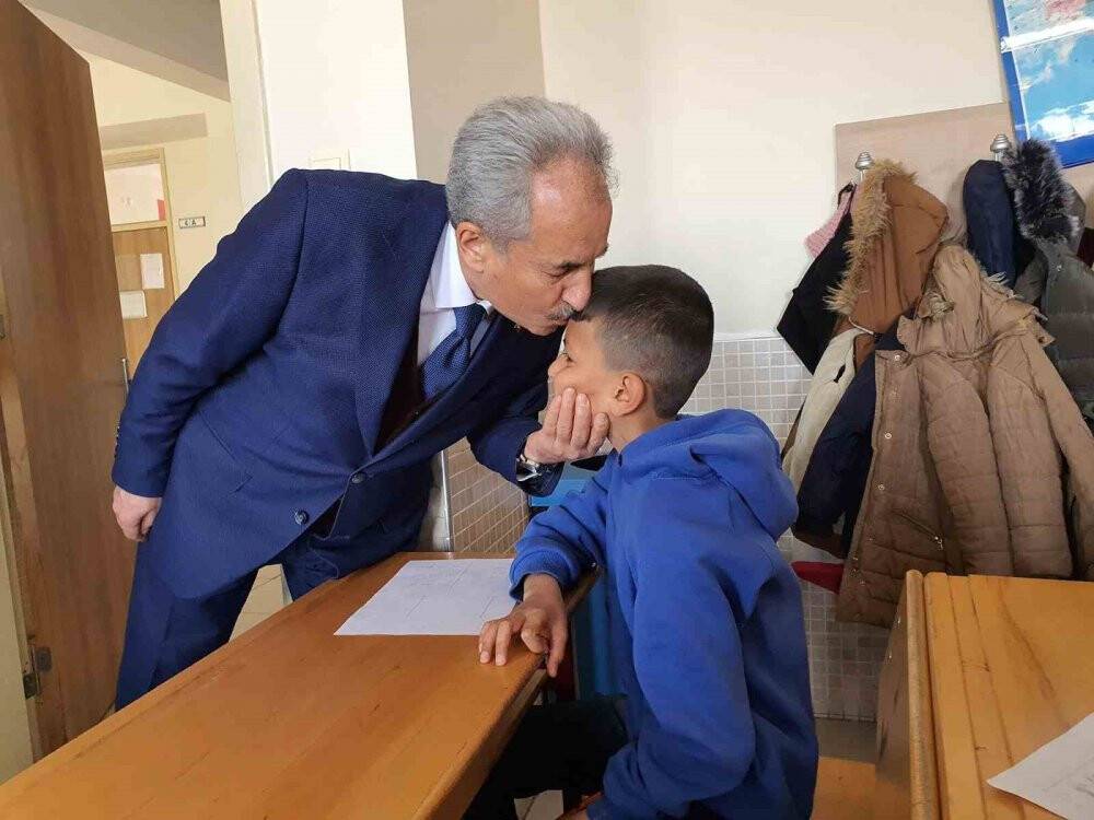 Başkan Akkaya depremzede öğrencilerle bir araya geldi