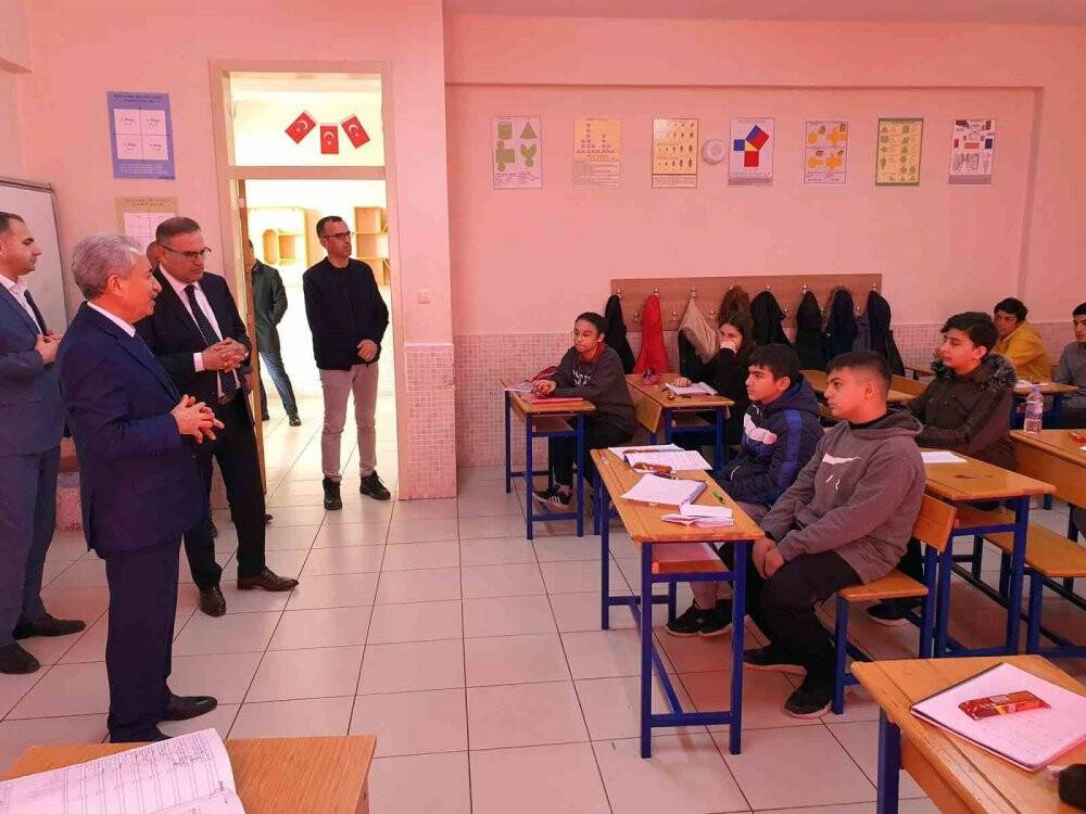 Başkan Akkaya depremzede öğrencilerle bir araya geldi