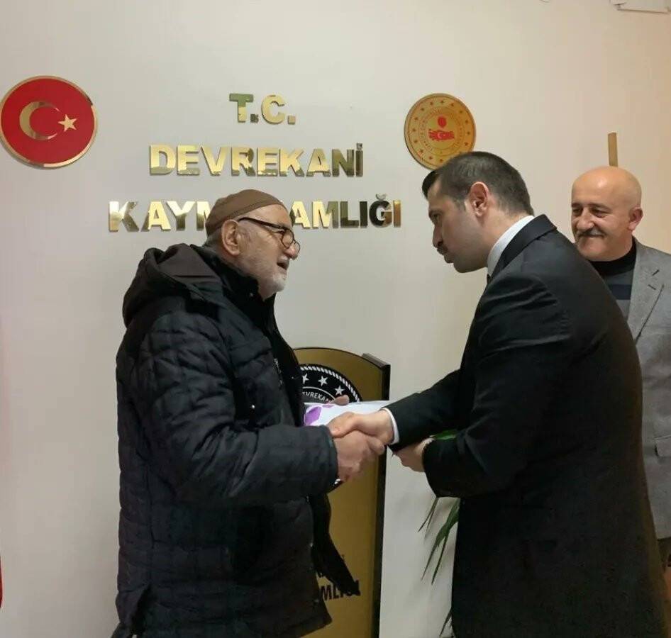 Emekli maaşından biriktirdiği parayı depremzedelere bağışladı