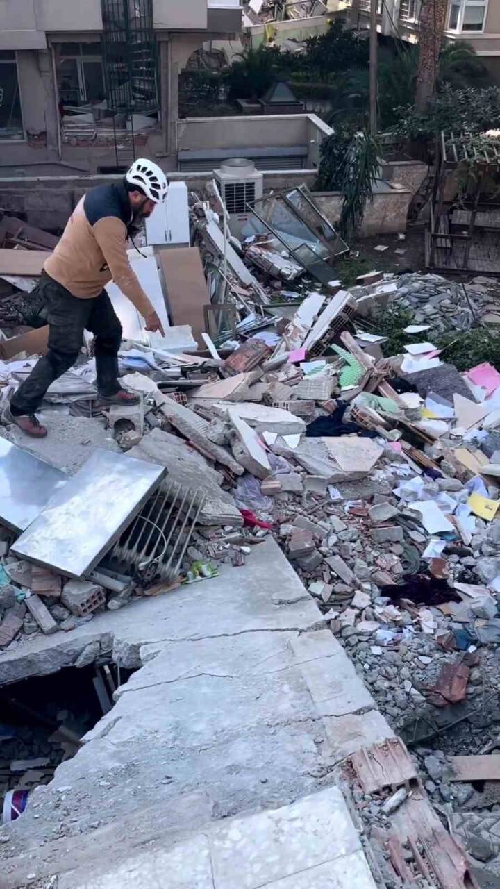 Enkazda Türk bayrağı hassasiyeti