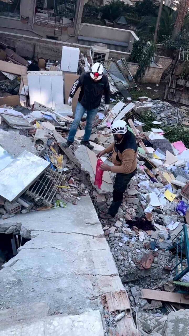 Enkazda Türk bayrağı hassasiyeti