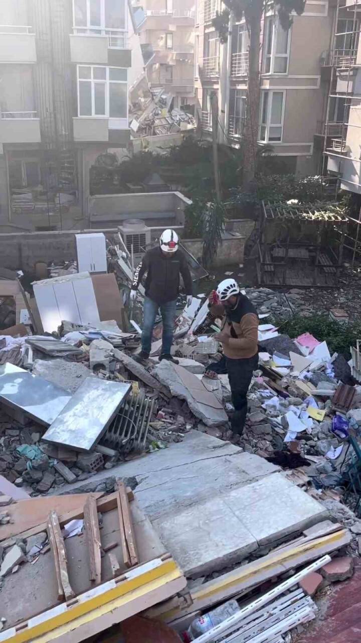 Enkazda Türk bayrağı hassasiyeti