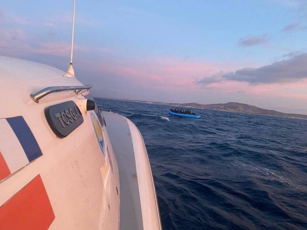 İzmir açıklarında düzensiz göçmen yoğunluğu