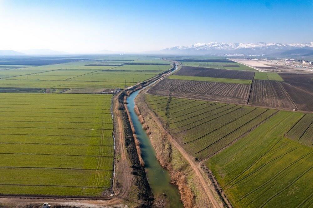 Kahramanmaraş’ta fay tarlaları ikiye böldü