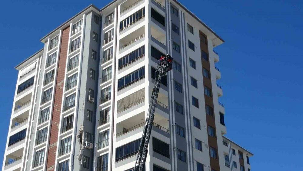 Deprem bölgesinde 11. kattaki evlerinden 16 gün çıkamadılar