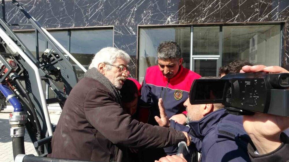 Deprem bölgesinde 11. kattaki evlerinden 16 gün çıkamadılar