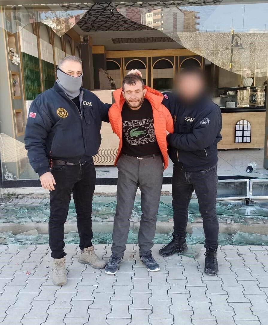 Deprem bölgesinde Konya Polisi tarafından suçüstü yakalandı: Suç makinesi çıktı