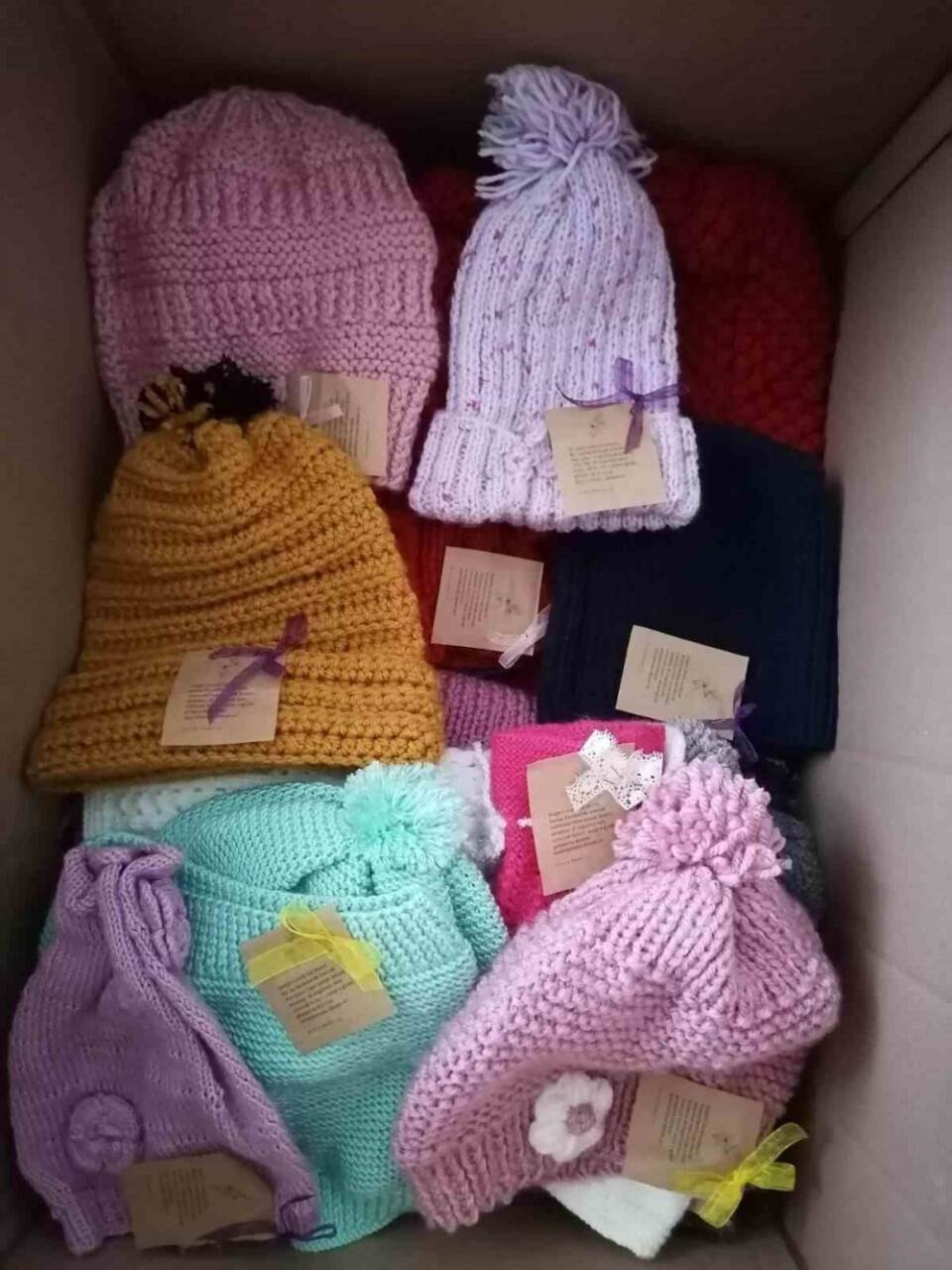 Derebucak’ta depremzedelere kışlık giysi üretiliyor