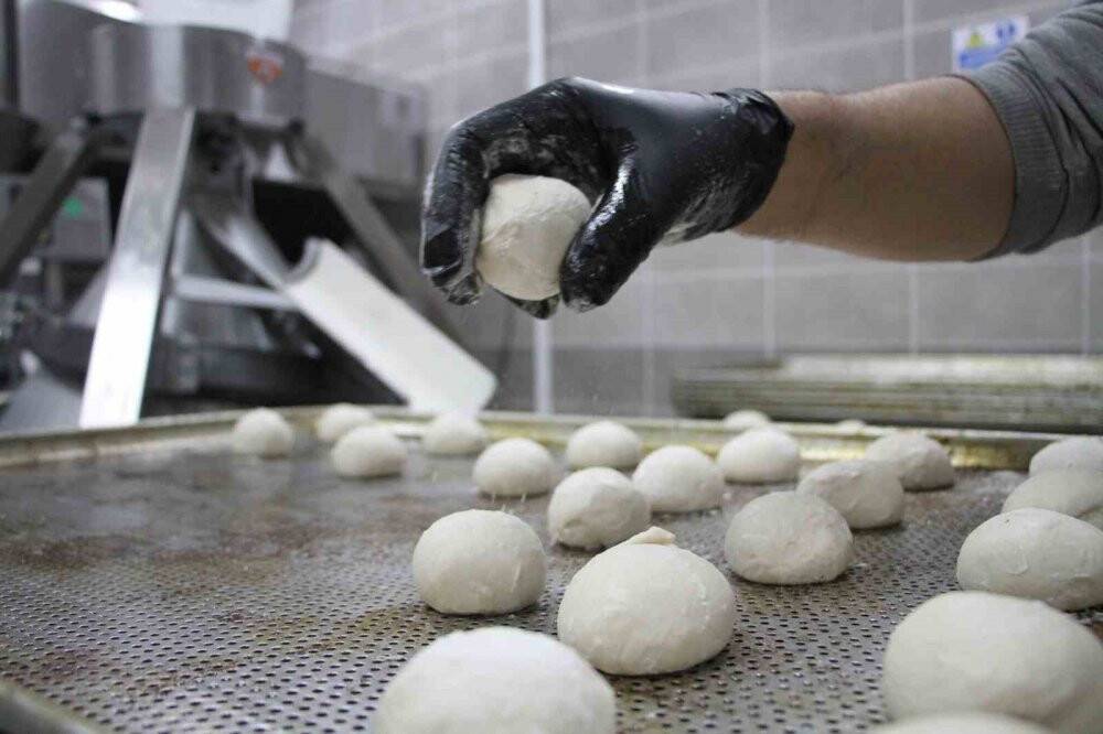 Okulda her gün 10 bin ekmek üretiliyor