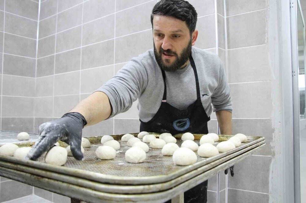 Okulda her gün 10 bin ekmek üretiliyor