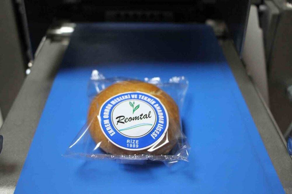 Okulda her gün 10 bin ekmek üretiliyor