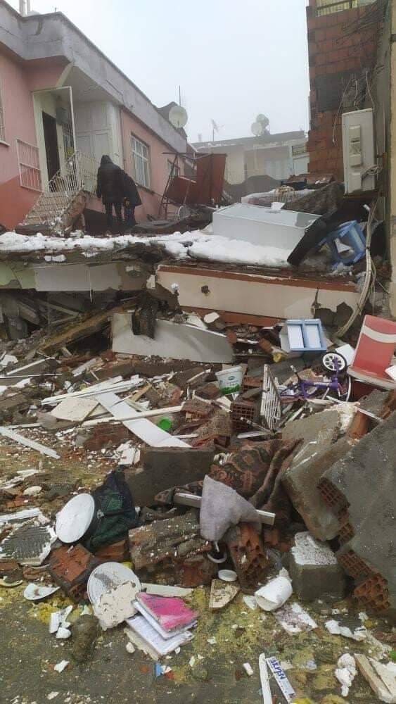 5 saniyede çöken binada enkaz altında yaşadılar