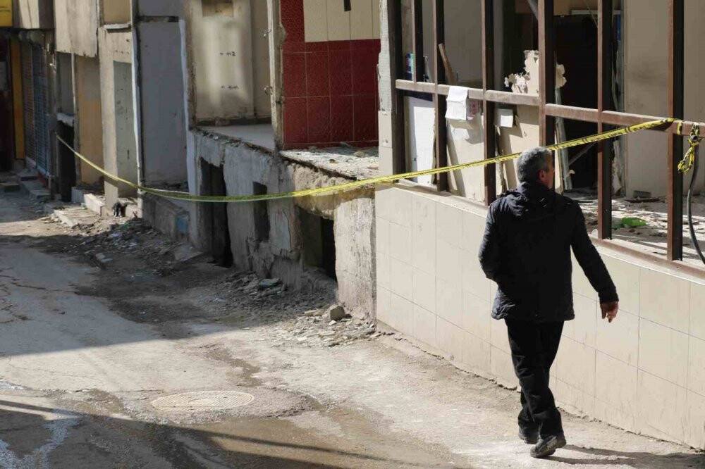 Ağır hasarlı binalara ‘naylon şeritli’ önlem