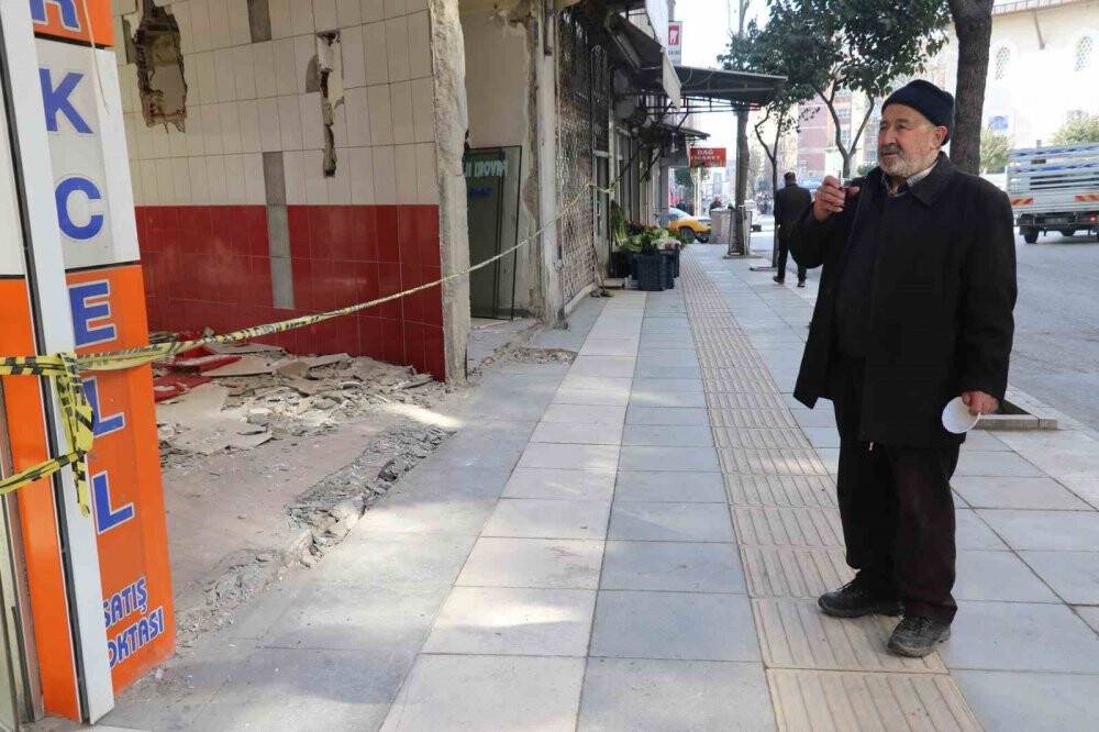 Ağır hasarlı binalara ‘naylon şeritli’ önlem