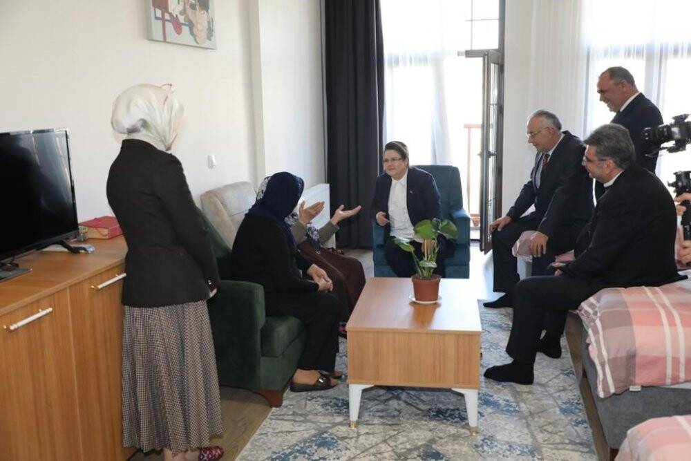 Bakan Yanık: "Riskli olabileceğini değerlendirdiğimiz deprem bölgesindeki kuruluşlarımızı tahliye ettik”