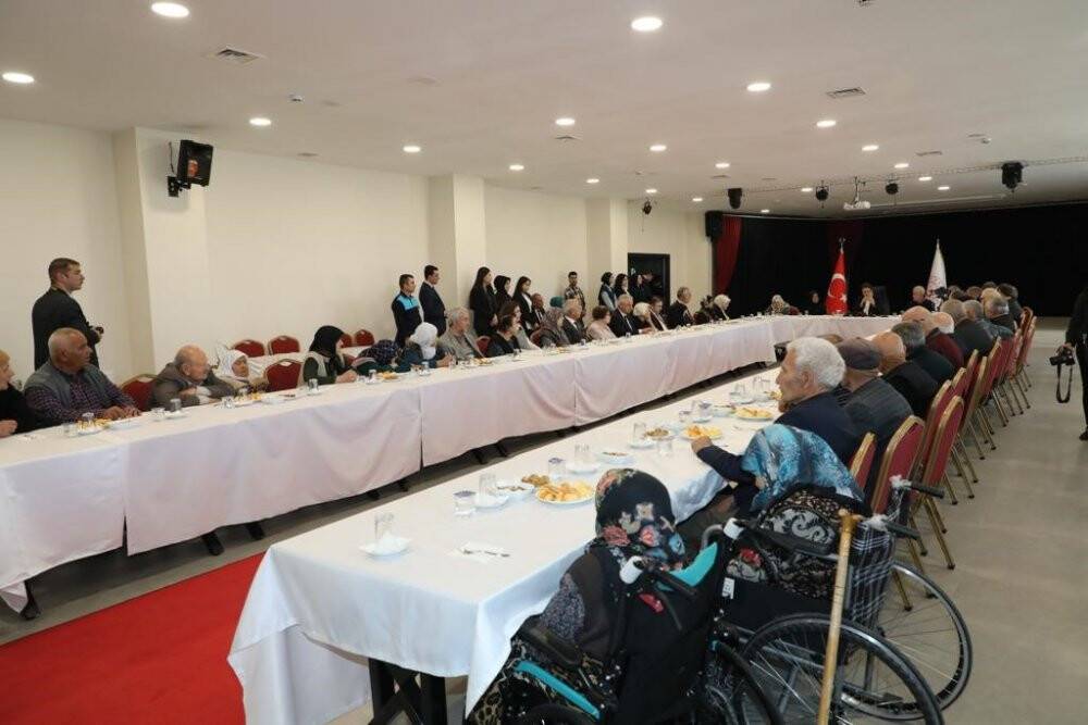 Bakan Yanık: "Riskli olabileceğini değerlendirdiğimiz deprem bölgesindeki kuruluşlarımızı tahliye ettik”