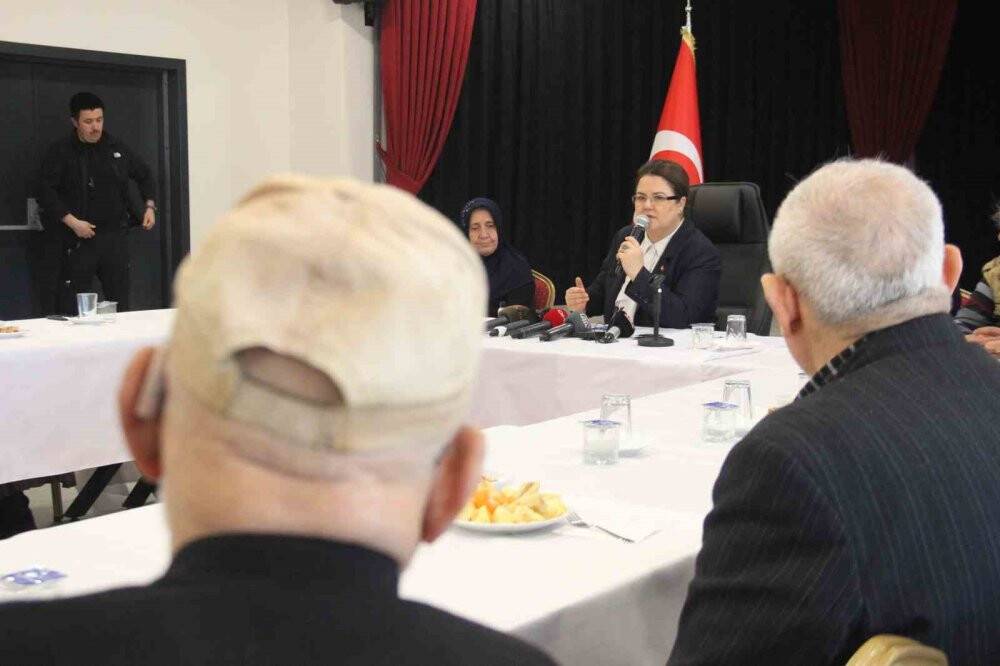 Bakan Yanık: "Riskli olabileceğini değerlendirdiğimiz deprem bölgesindeki kuruluşlarımızı tahliye ettik”