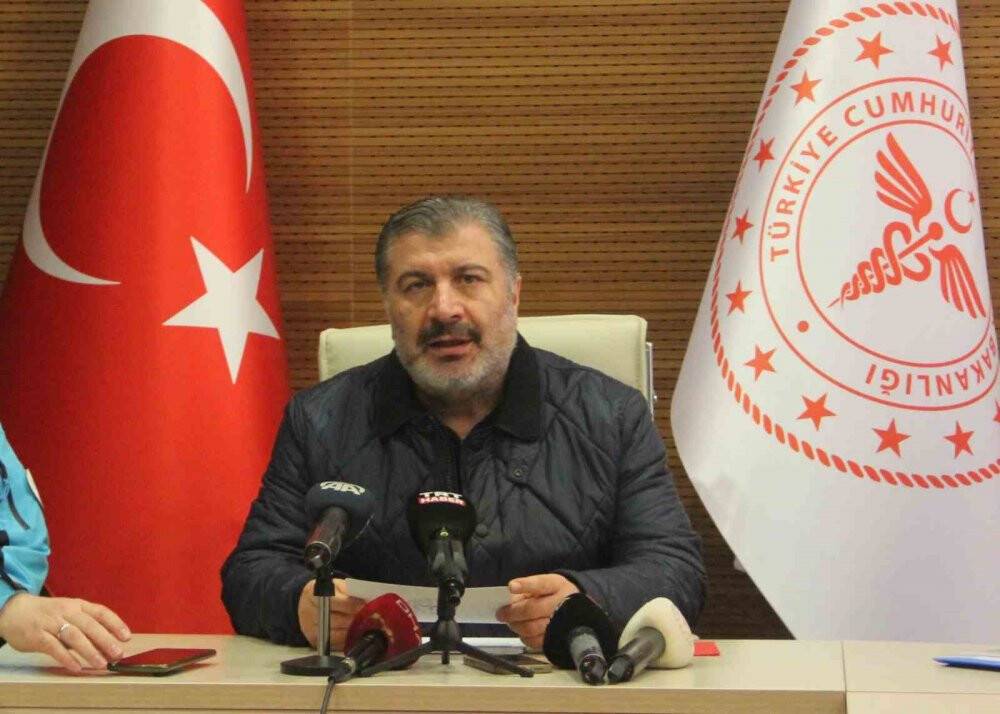 Bakanı Koca, deprem bölgelerindeki sağlık hizmetlerine ilişkin son durumu paylaştı