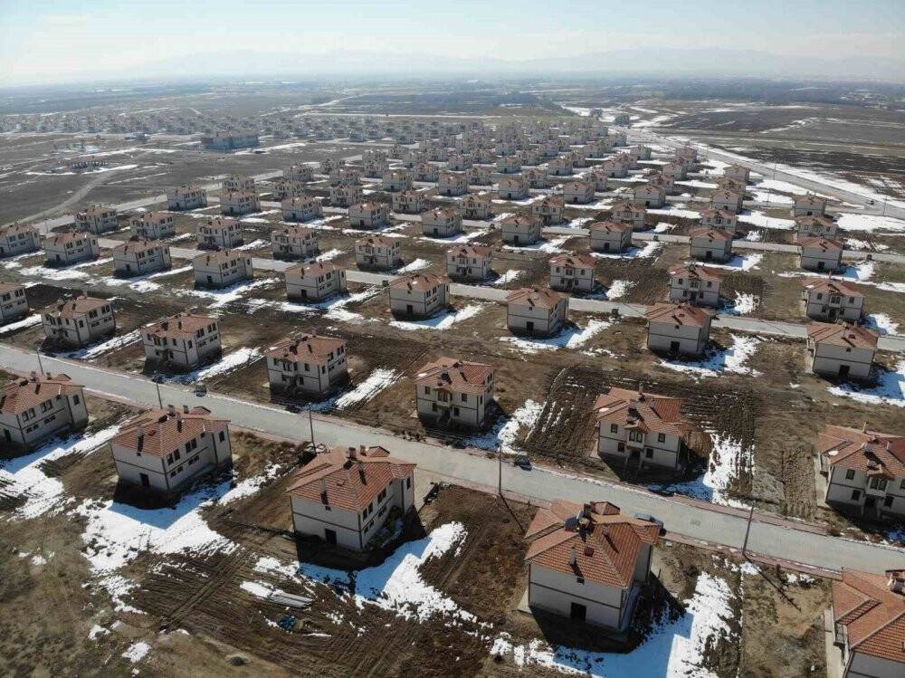 Dedemli halkının açtığı sıfır evlere depremzedeler yerleşti