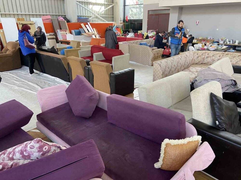 Konya’da okuyan yabancı öğrenciler depremzedeler için el ele