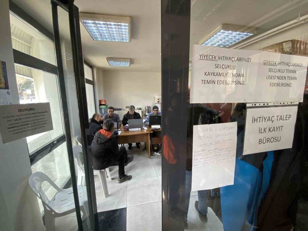 Konya’da okuyan yabancı öğrenciler depremzedeler için el ele