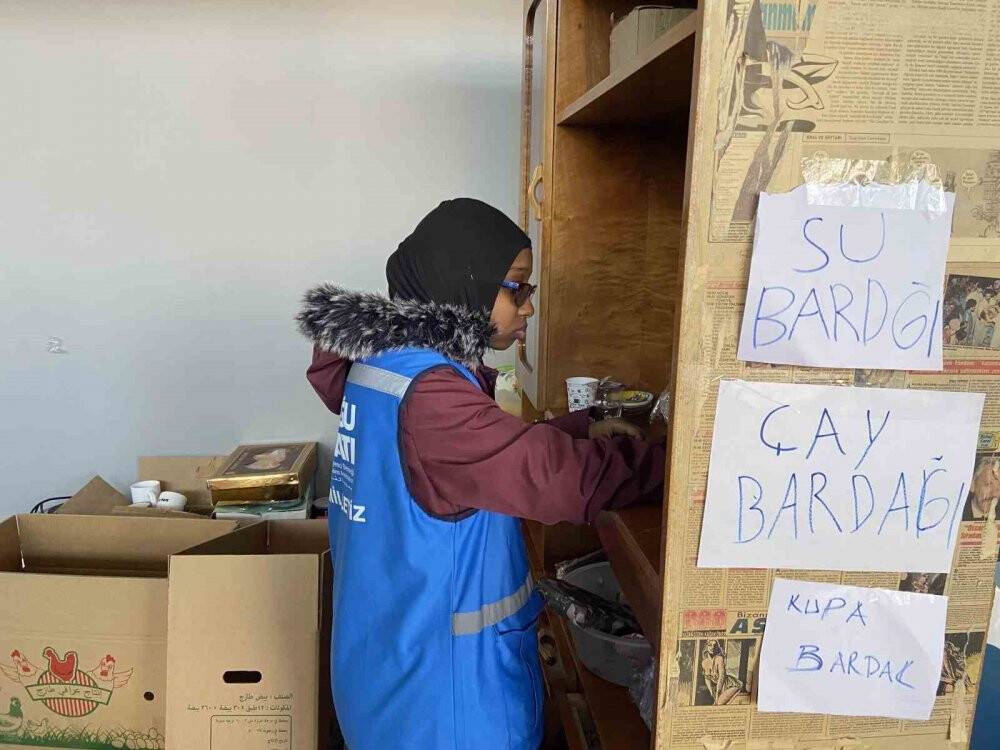 Konya’da okuyan yabancı öğrenciler depremzedeler için el ele