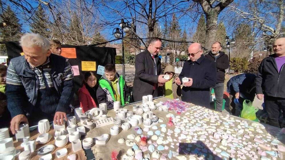 Minik eller depremzedelere umut oldu