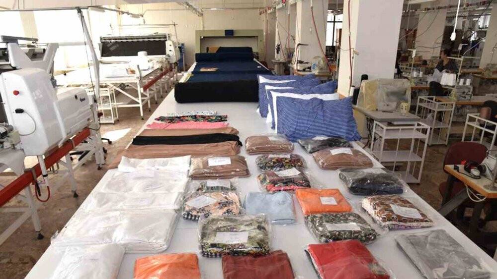 SÜ öğrencileri depremzedeler için üretiyor