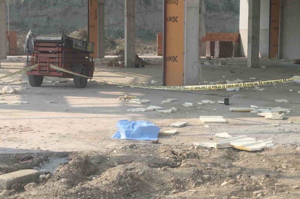 Çatıdan düşen işçi öldü