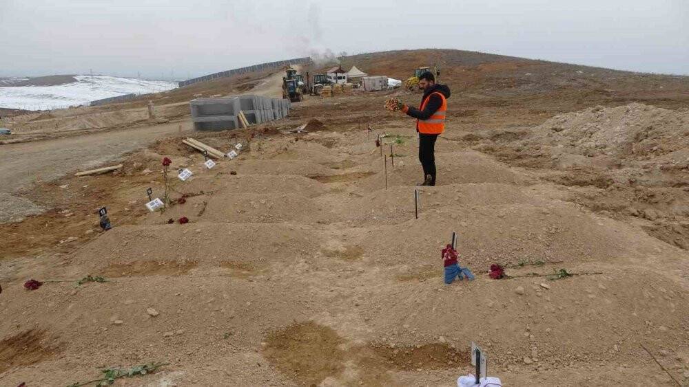 Depremde kayan 2 dağın altında kalan 48 kişi hayatını kaybetti