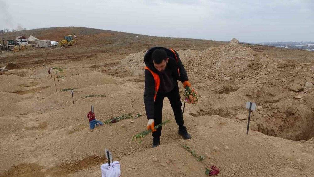 Depremde kayan 2 dağın altında kalan 48 kişi hayatını kaybetti