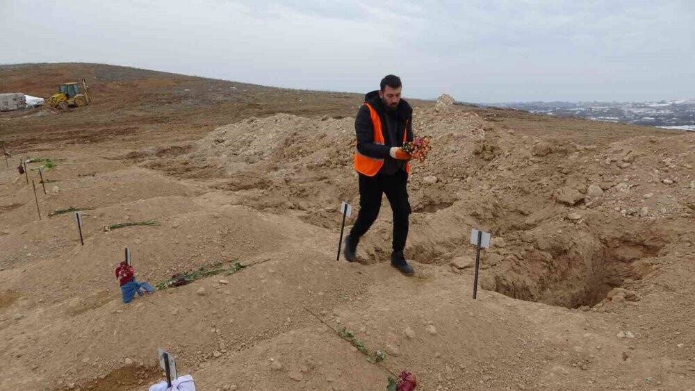 Depremde kayan 2 dağın altında kalan 48 kişi hayatını kaybetti