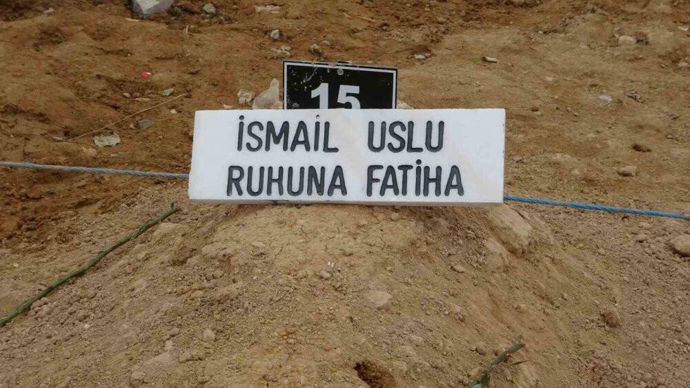 Depremde kayan 2 dağın altında kalan 48 kişi hayatını kaybetti