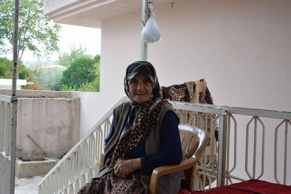 Kendisi sağ çıktı, ailesini kurtarmak için girdiği evin enkazında kaldı