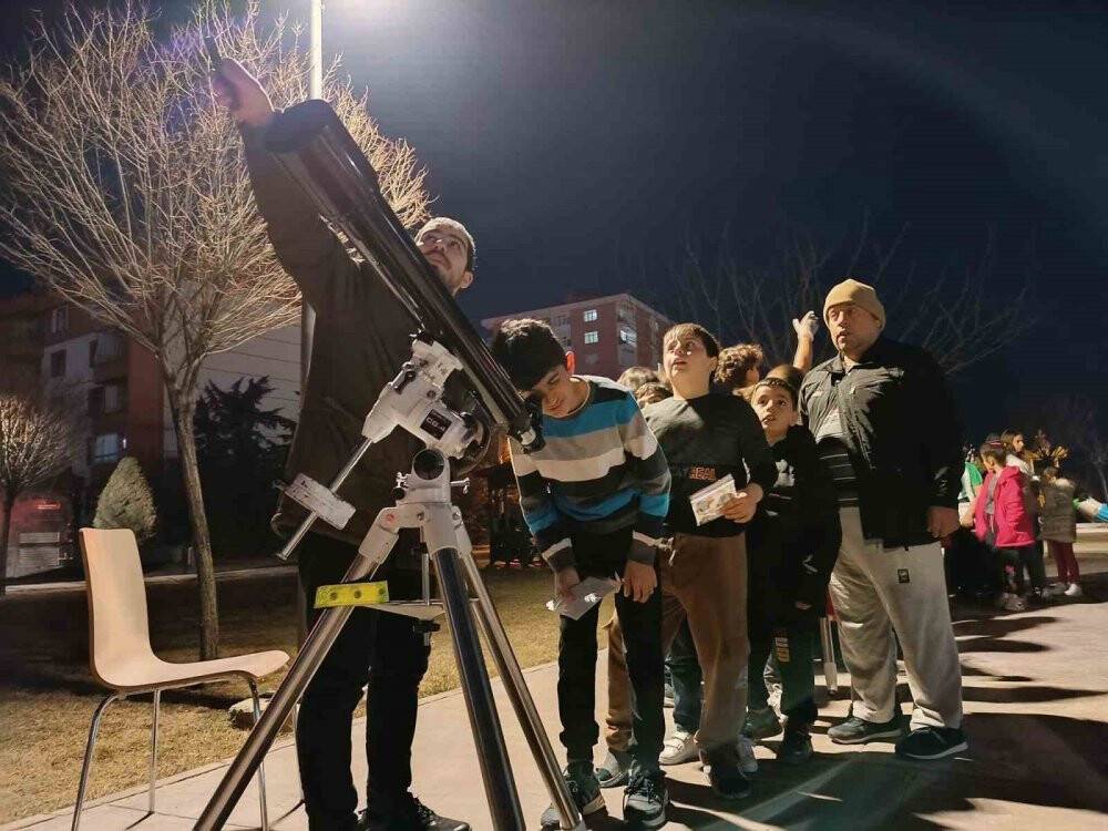 Depremzede çocuklar Konya Bilim Merkezi'yle tanıştı