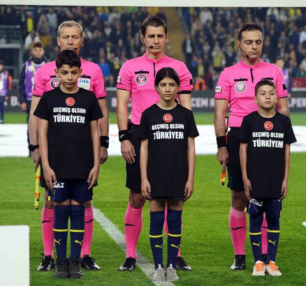 Fenerbahçe - Konyaspor maçına depremzede çocuklar misafir oldu