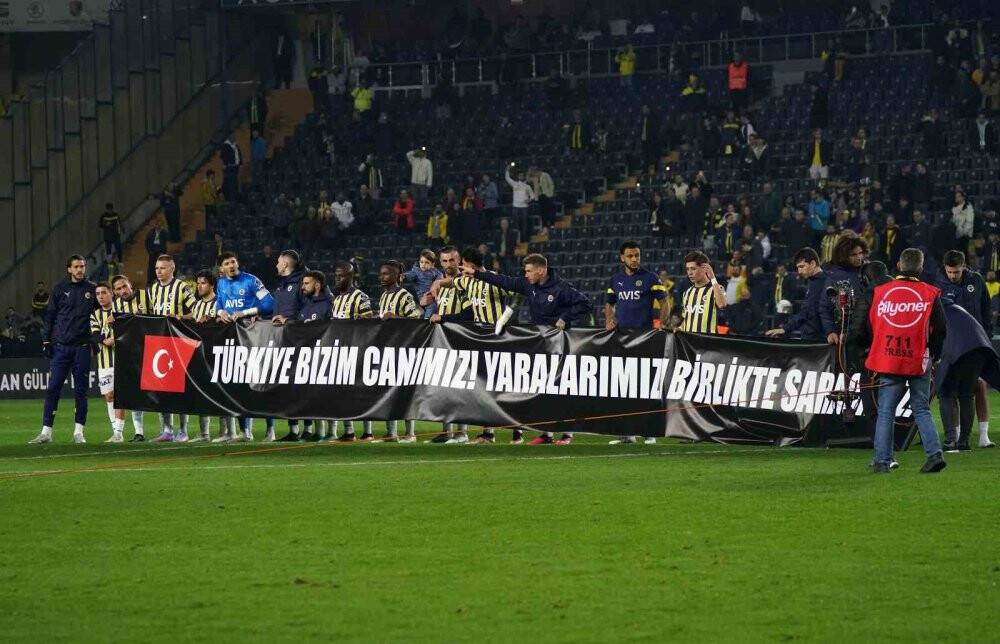 Fenerbahçe’den maç sonunda anlamlı pankart